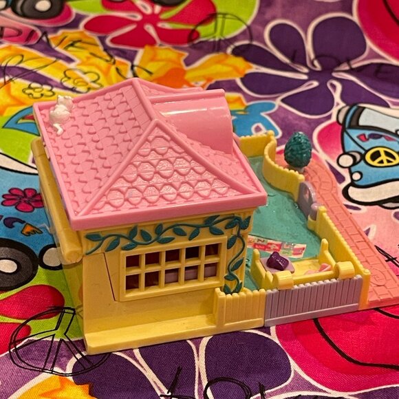 Vintage 1994 Bluebird Polly Pocket Pollyville Nursery School Doll House - Picture 8 of 9
